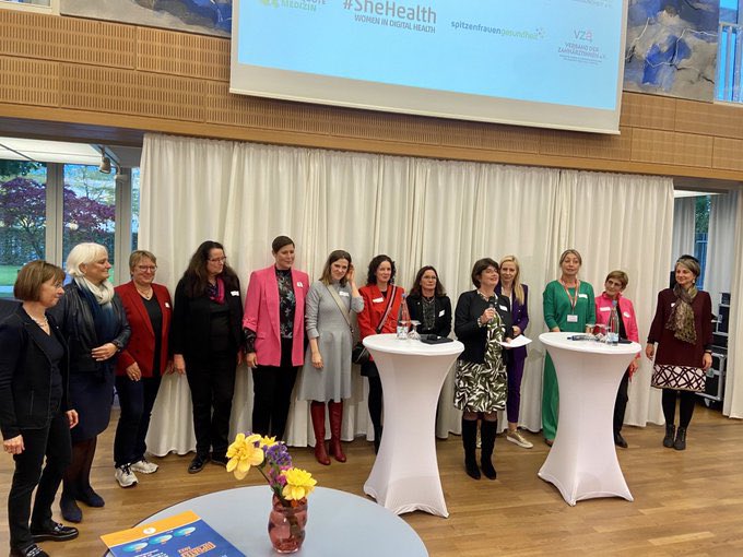 Mehr Chefinnen - gerade in der Digitalisierung im Gesundheitswesen 
<a href="/bfarm_de/">Bundesinstitut für Arzneimittel u. Medizinprodukte</a> <a href="/gematik1/">gematik</a> <a href="/kbv4u/">Kassenärztliche Bundesvereinigung (KBV)</a> @mioversum42 <a href="/MII_Germany/">Medizininformatik-Initiative</a> <a href="/BMBF_Bund/">By Ethical Hacker</a> <a href="/SHEHEALTH1/">SHEHEALTH</a> <a href="/gmdsEV/">GMDS e.V.</a>