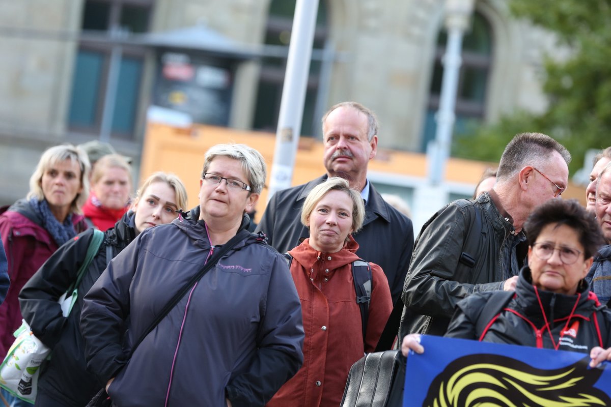 dielinkelsa's tweet photo. „Preise rauf? – DECKEL DRAUF! Gerecht durch die Krise.“ Unter diesem Motto riefen heute in Magdeburg die DGB-Gewerkschaften auf, um #Energiepreisdeckel, #Energiepreisgarantie und #Übergewinnsteuer zu fordern. Wir waren dabei u.a @JayBoettger @NicoleAngerMD @WulfGallert @Eva0112 https://t.co/xbcBoibZ1y