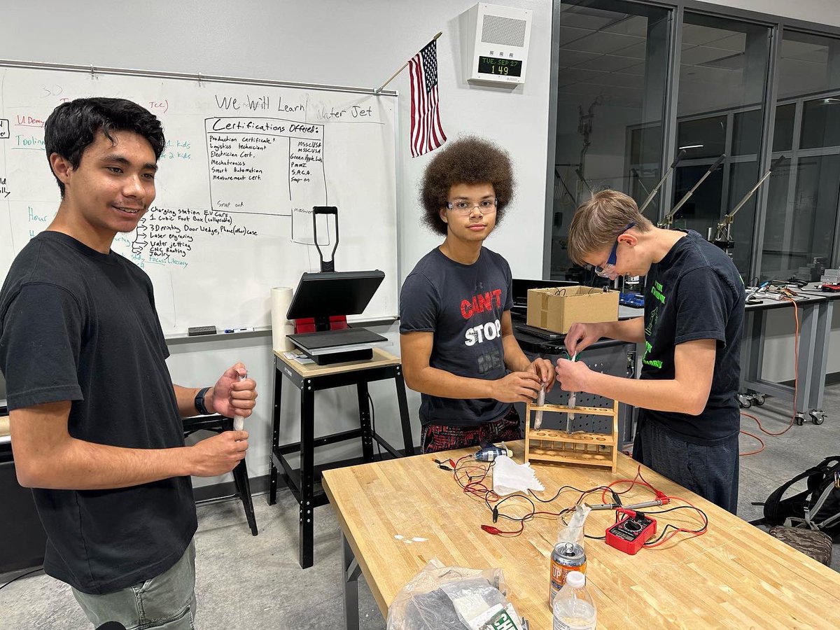 CampusThompson's tweet photo. Wow!!! The Manufacturing &amp; Design students made batteries today. Get energized with learning at TCC!!! https://t.co/IvjCLlGTeQ