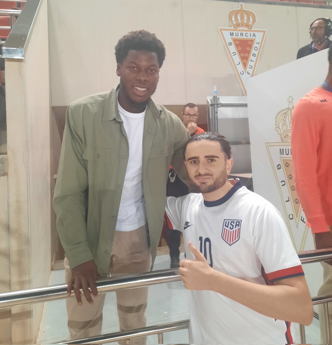 marioreinoso_'s tweet photo. Me he tragado un 0-0 del #USMNT 🇺🇲 contra Arabia Saudí en la Nueva Condomina de Murcia. ¿Qué le faltaba a la noche para redondearla? Una foto con el crack Yunus Musah. 🤩🤩🤩

Jugador CLAVE para el Mundial de #Qatar2022. https://t.co/0OFqIcV9pA