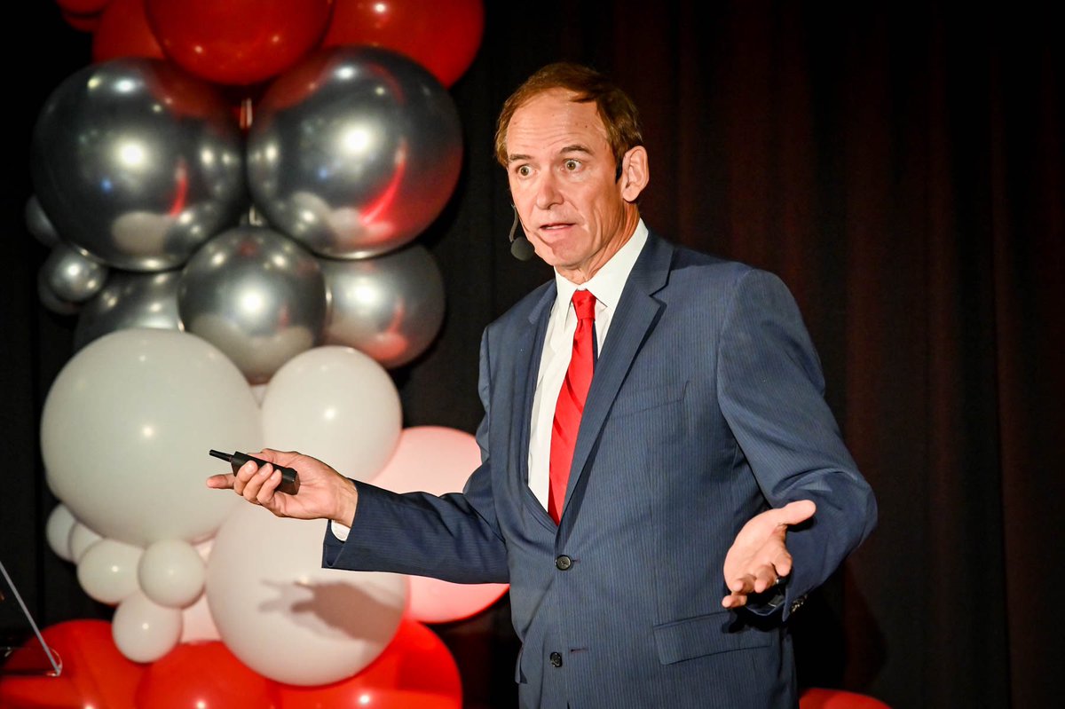 PhilSoper's tweet image. “Of course I’ll always be there for you!”

~~~

(My talented #Québec @Royal_LePage Leadership team!)

#RDVRLP #FallKickoff