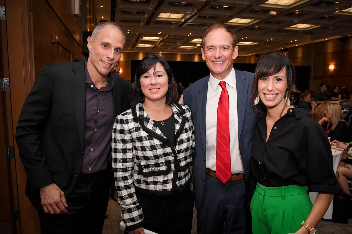 PhilSoper's tweet image. “Of course I’ll always be there for you!”

~~~

(My talented #Québec @Royal_LePage Leadership team!)

#RDVRLP #FallKickoff