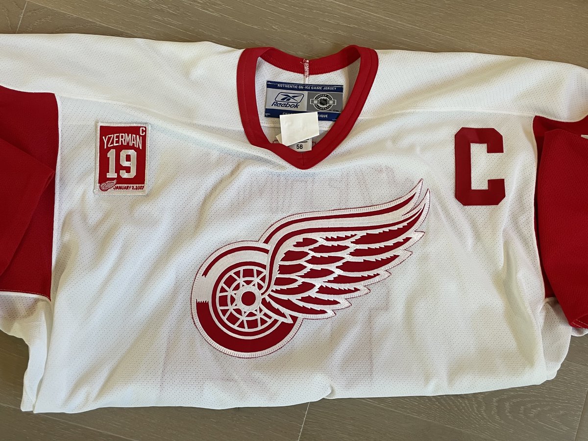 Team55Tackle's tweet photo. Just uploaded to the auction site! A signed Steve Yzerman jersey!! Get your bid in: https://t.co/RWK7zBxwT7

h/t @PatrickHMcAuley for arranging this

#10yrsofteam55 https://t.co/J2wX9olBb0