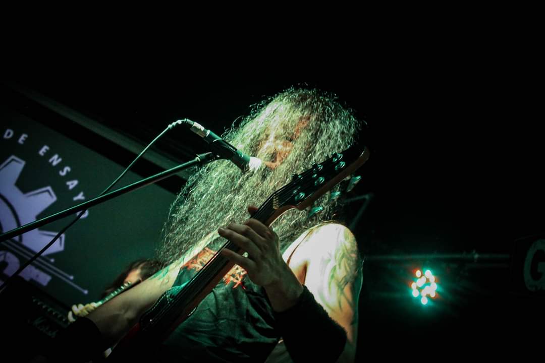 vocaltears's tweet photo. Me and my bass guitar! 📸 por Alonso tellez https://t.co/UA3WbyIfkZ