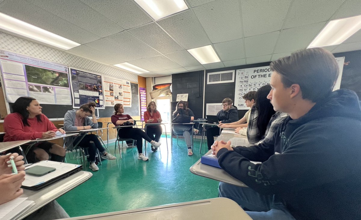 okstalnaker's tweet photo. Dr. Henson-Ramsey of Tusculum University talks with the scientific research students at North Greene High School ⁦@GreeneCoSch⁩ ⁦@Tusculum_Univ⁩ https://t.co/nUsuTPojvb