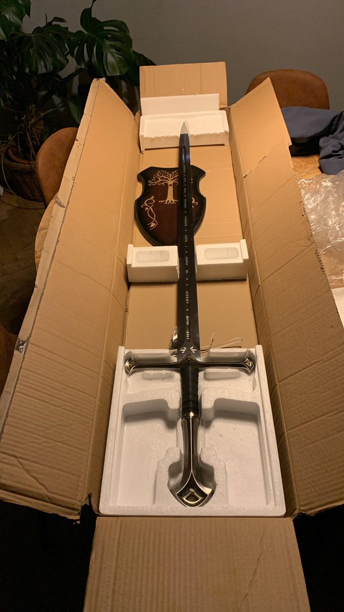 malelivingspace.txt tweet media