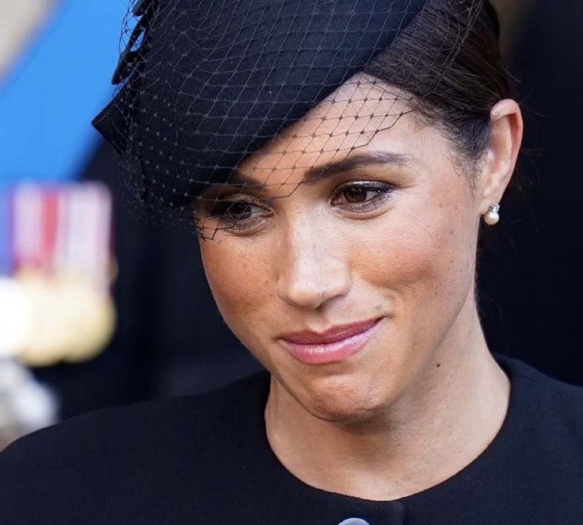 Cassand80312376's tweet image. She hates the Royal Family but she wants #Merchie and #Lilibucks to have titles? She's always been after the Royal family money. An hoaxer just like amb3r.