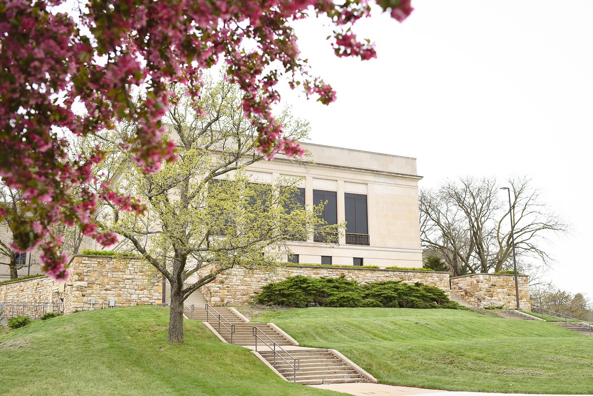kulibraries's tweet photo. KU Libraries have three travel grants available to faculty, students, and independent researchers living over 100 miles away from Lawrence looking to use the materials at Kenneth Spencer Research Library. 

Learn more about the grants and apply online!

➡️https://t.co/5BmWslc45R https://t.co/yh9IvJFc0J