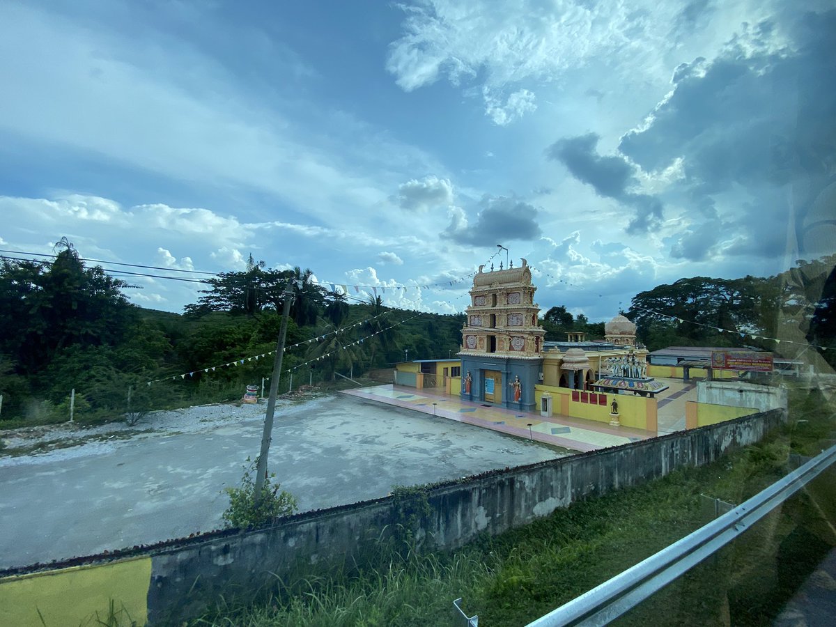 neyharica's tweet photo. Sightseeing: We visited KELLIE’s CASTLE, was built by a Scottish planter named William Kellie-Smith, Kellie-Smith brought in 70 craftsmen Tamilvanan from Madras, India. Arulmigu Maha Muthu Mariamman temple. #IndiaMalaysiaYouthExchange #AudaciousDreamsFoundation #GUSD #Global https://t.co/AHulYxUlOQ