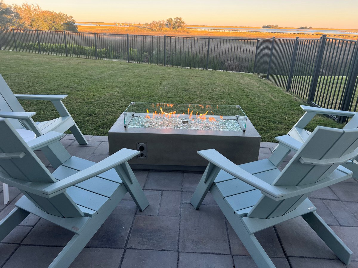 OutdoorRooms's tweet photo. Fall vibes are HERE! Let us help you finish off your backyard. https://t.co/jcszD9Trep #bringhomeoutside #outdoorfire #backyardinspiration #fallnights https://t.co/D2lOqydxKa