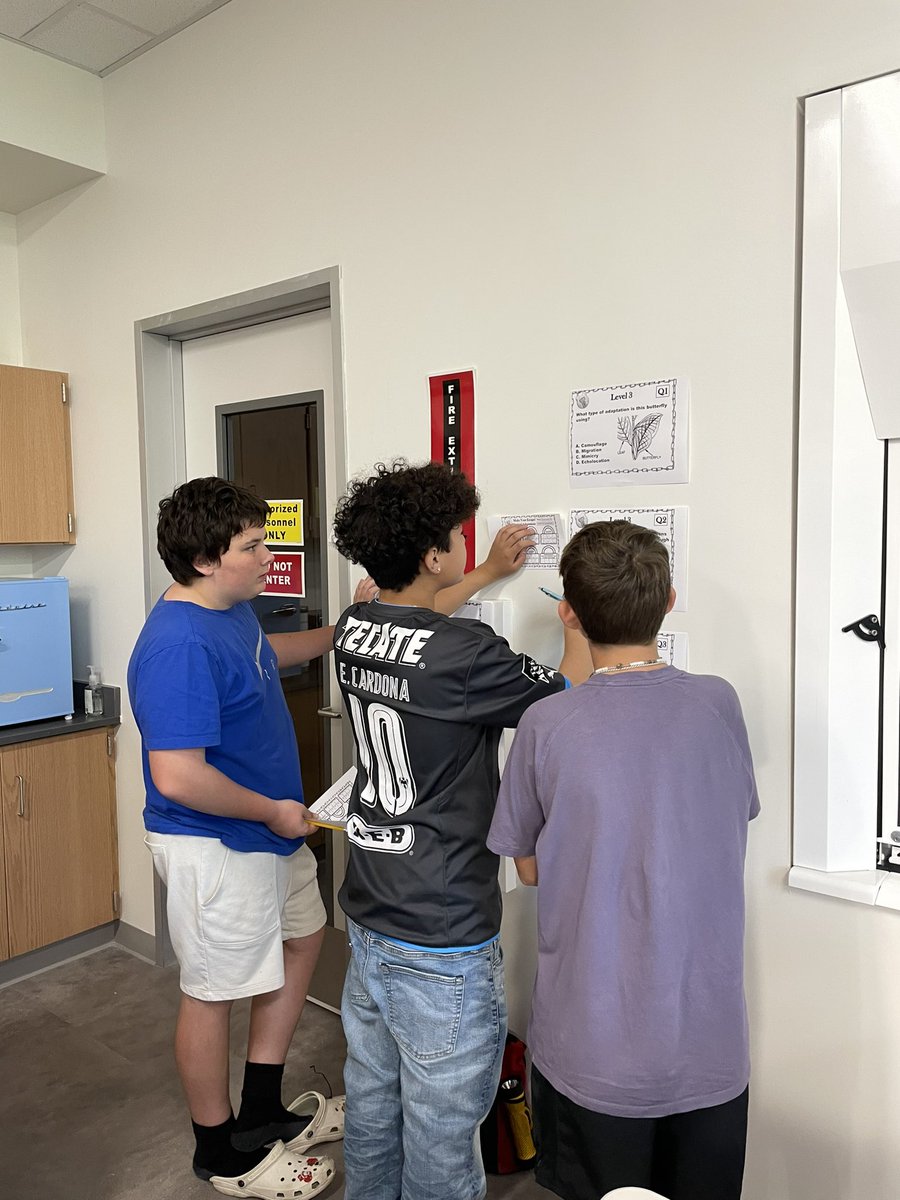 Students have 5️⃣0️⃣ mins. to escape the forest using animal adaptations. #KMSCougarPride 🐾🤍❤️ #KMSscience #HumbleISD_2ndScience #structuraladaptations 🦒#behavioraladaptations 🦨 #mimicry 🦋#camoflage 🐅 #WICOR #KMSAvid #HumbleISD_ADV