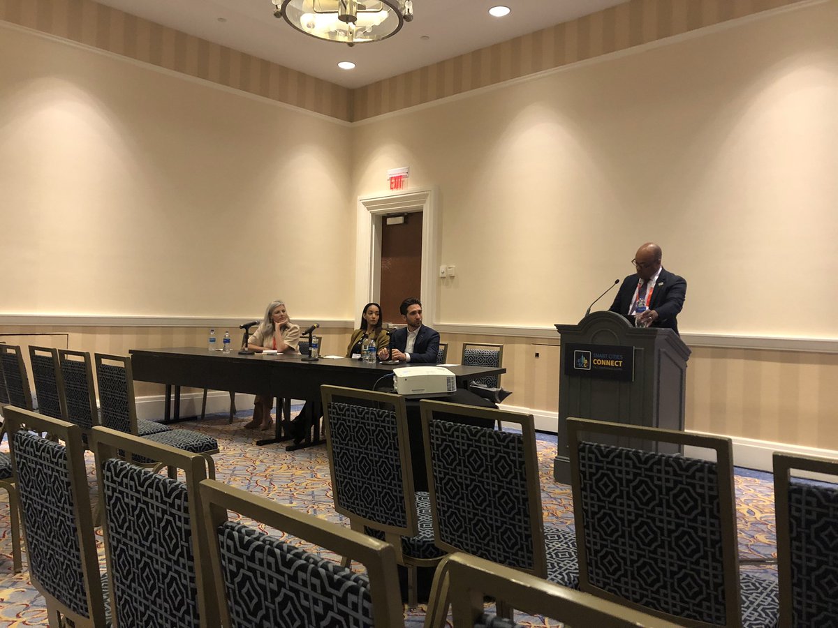 EV infrastructure and its importance in helping cities meet climate goals! @smartcityc <a href="/BlinkCharging/">Blink Charging</a> <a href="/COSAsustainable/">COSA Department of Resilience and Sustainability</a> (go Julia Murphy!)