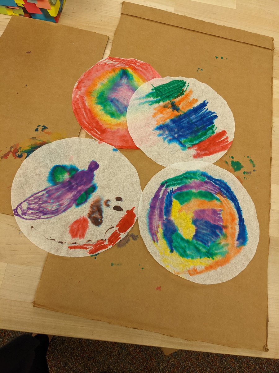 os_librarian's tweet photo. K used coffee filters and markers to create designs, then we sprayed them with water to mix up the colors! Next week we will be using them to make fall leaves! #makertime #fallleaves https://t.co/eQNKfmpDl9