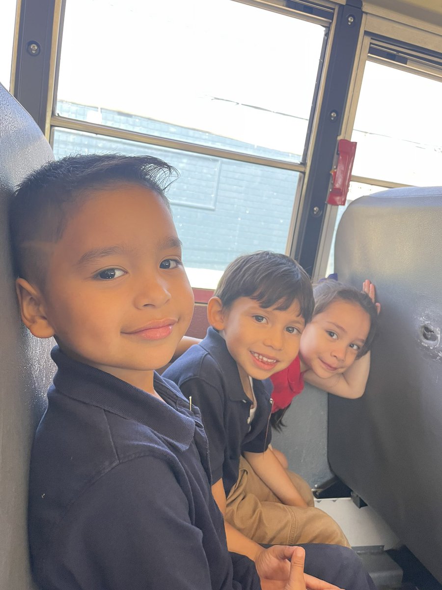 MsPerale's tweet photo. Kindergarteners Enjoying “Bess the Book bus event” at Taylor High School. These little@cougars are so happy and learning! #kennedyElementary #Alief https://t.co/70YeGUtAZQ