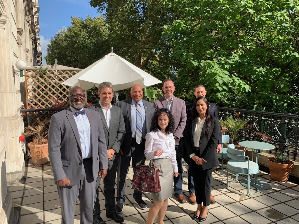 DoWCTO's tweet image. Deputy CTO for Critical Technologies Maynard Holliday @DeptofDefense visited #LondonTechBridge to discuss collaboration between @USNavy, @USNavyResearch, @usarmy_devcom, @AFOSR, and @RoyalNavy. He spent the afternoon at @turinginst to learn about its Defense &amp;amp; Security Programme