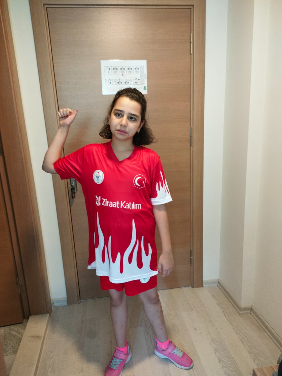 Mehtap56913268's tweet photo. Irmak ada 11yasinda ağır otizmli 2 yasindan beri özel  eğitim alıyor branş spor olarak masa tenisi oynuyor millî takıma seçildi Başarılı olması için eğitimini karşılayacak gücümüz yok maalesef baba madenci  bize destek olabilirmisiniz teşekkürler @haluklevent    @ahbap_istanbul https://t.co/N6exuFzDDt