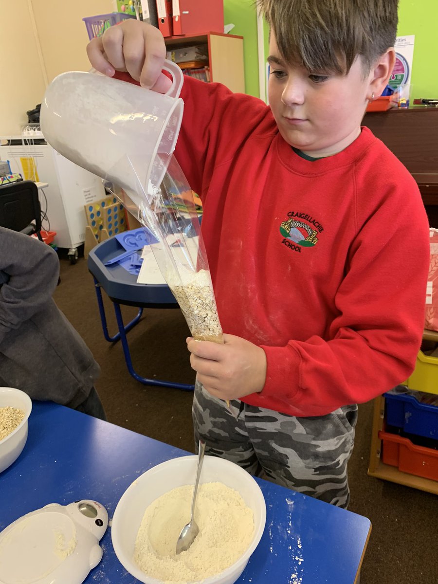 craigellachiep's tweet photo. Craigellachie crumble kits were put together today and taken home, huge thanks to P6/7 for supporting the younger children with weighing the ingredients and reading instructions. Home grown produce 😋🍏🌟
@mathsweekscot #teamwork #MathsWeekScotland https://t.co/MlBIA1RPwK