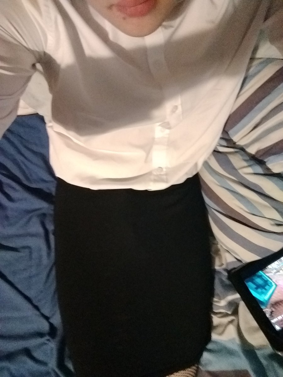 dum slutty secretry wants to bone you 
#femboy