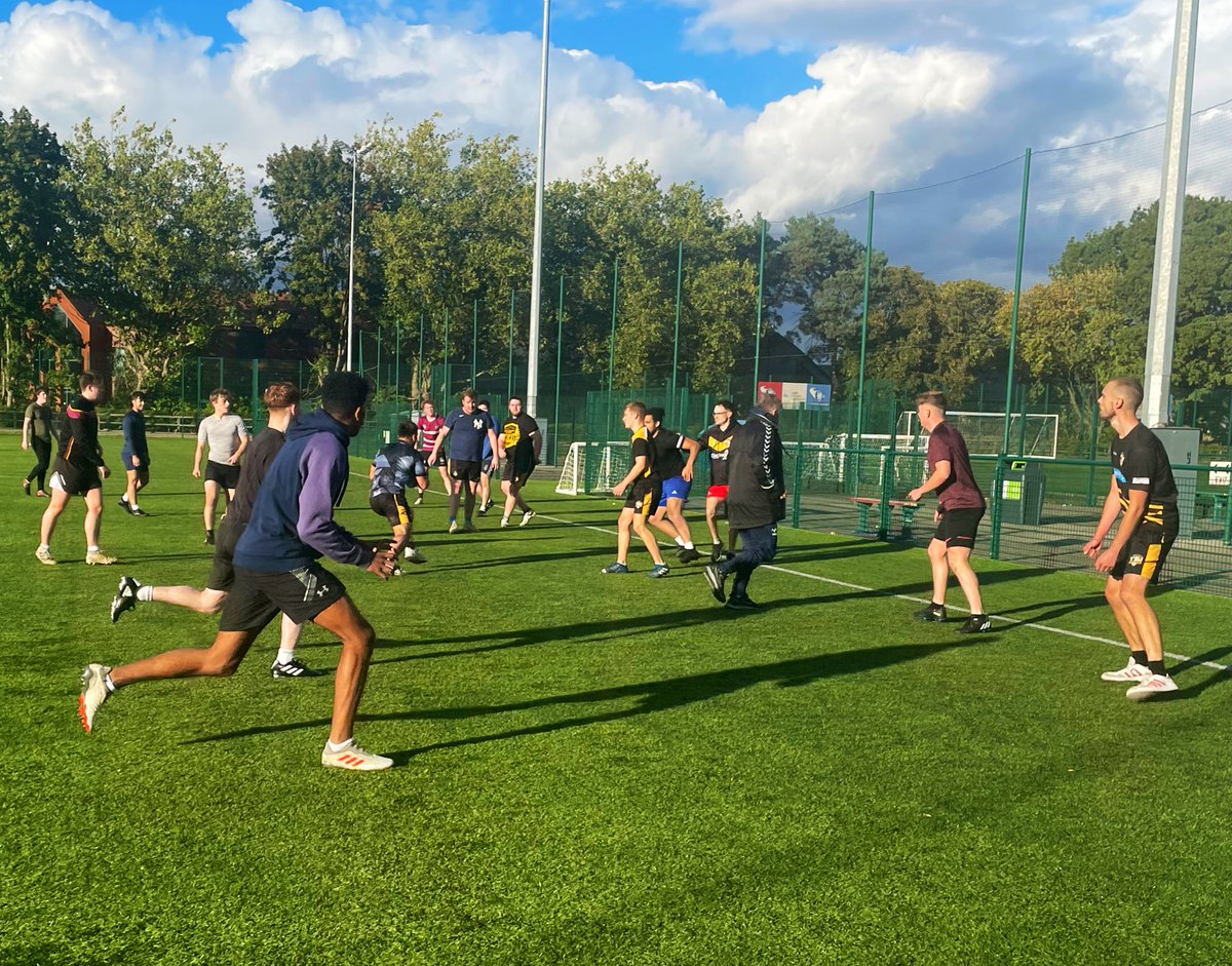 yorkrlfcfound's tweet photo. 𝗬𝗼𝗿𝗸 𝗦𝘁 𝗝𝗼𝗵𝗻 𝗥𝘂𝗴𝗯𝘆 𝗟𝗲𝗮𝗴𝘂𝗲

👊 The wide-ranging partnership between York City Knights &amp; principal partner @YorkStJohn is gearing up for another season with @YorkStJohnRL team.

@UniversityRL | @YSJActive ⚔️ https://t.co/WObzxfiEqm