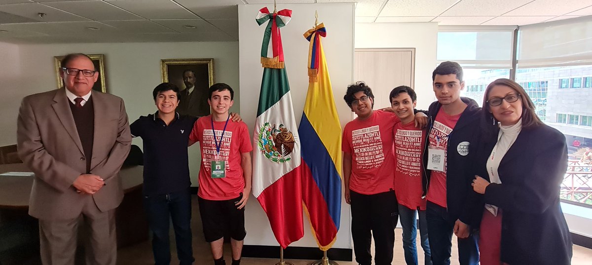EmbaMexCol's tweet photo. Recibimos la visita del equipo mexicano que participa en la 37° Olimpiada Iberoamericana de Matemáticas en Bogotá, Colombia.
#OrgulloMexicano 🇲🇽 #OIM22 https://t.co/VPwz1wxggy
