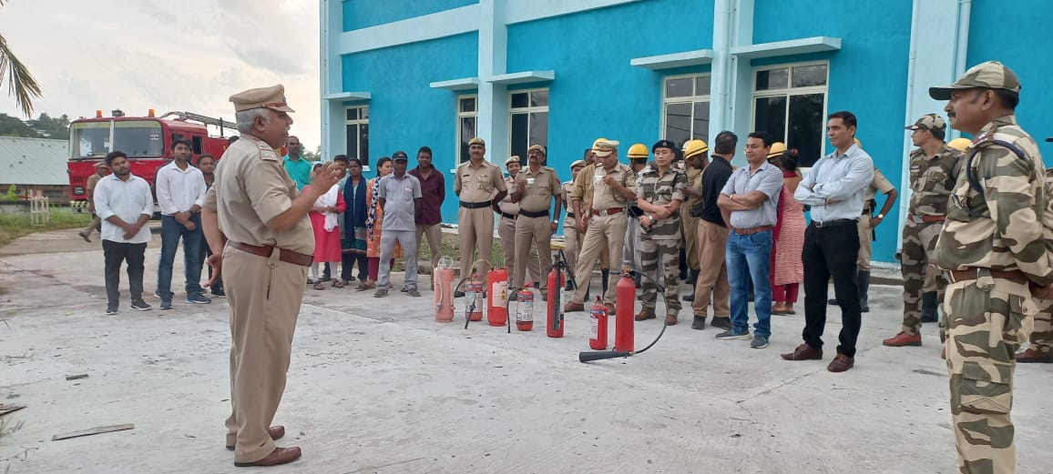 FireService_ANP's tweet photo. A Joint Fire Mock drill was conducted  by #FSAberdeen, #FSGaracharma &amp; CISF Unit at ISRO Dollygunj on 27/09/22, to check and ensure the preparedness level of the personnel.

@MediaRN_ANI
@DGPANIslands
@Andaman_Admin https://t.co/guSj184u1w