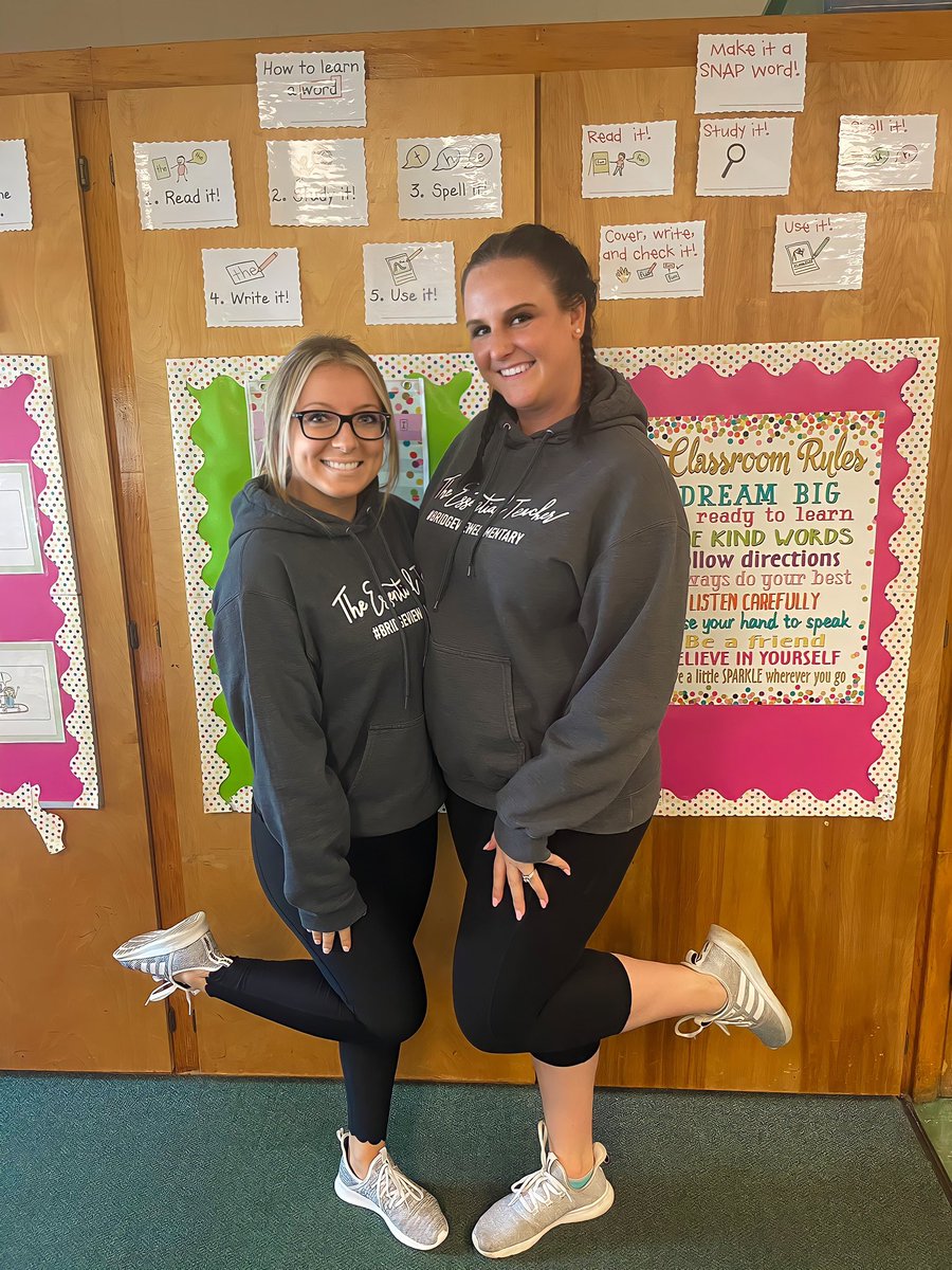 MsC_BVKDG's tweet photo. Twinning with my bff 👯‍♀️ #bvpride #d109  @BVGoBobcats @ISD109 @Daria_Szarek https://t.co/VkU8yZvM6l