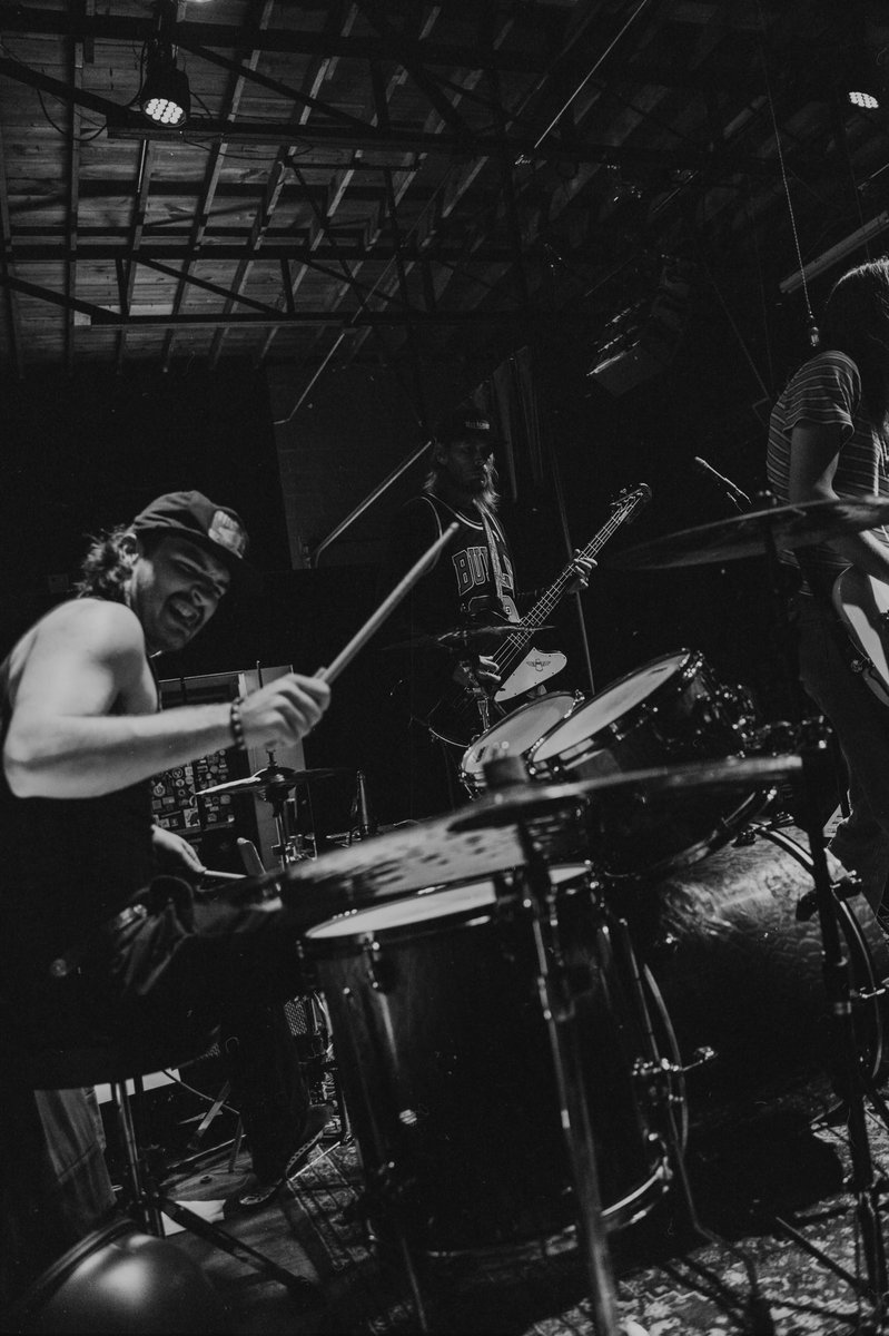 chloembarney's tweet photo. Your fav band bangin shit around at their first sold out show in Fort Worth 🧚🏼‍♀️🧚🏼‍♀️ @The_Moonrocks https://t.co/wSF2zGjJk4