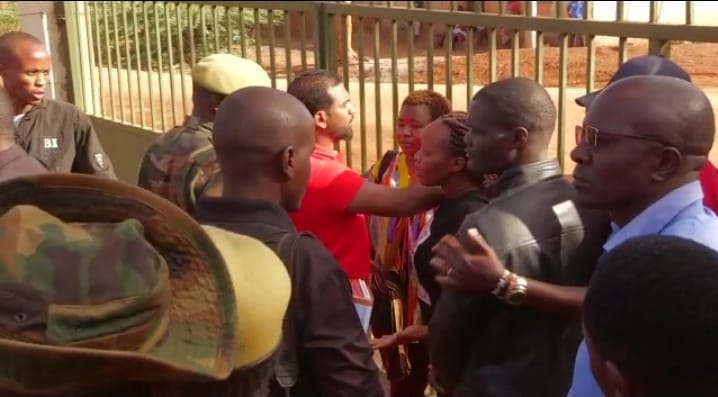 _BillOtieno's tweet photo. @NationMediaGrp journalist @mkanyikalucy has been attacked by police in TaitaTaveta ,@NationAfrica reporter was attacked this evening by Voi based police officer during a demonstration at @kwskenya TCA offices . Mkanyika was covering MCA's demonstration following Wildlife attacks https://t.co/3Gfzjmkd42