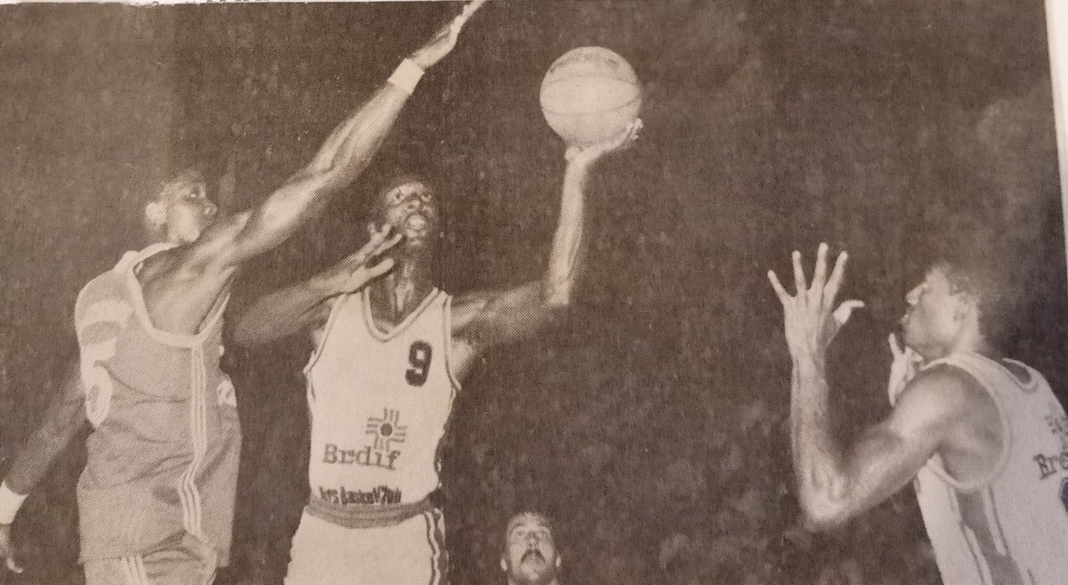 RetroBasket37's tweet photo. 2/2
𝐊𝐞𝐧 𝐃𝐚𝐧𝐜𝐲 joue 65 matchs avec le #ToursBC, excellent shooteur ayant le sens du spectacle, enchantera #Grenon durant ses 2 années au club.
➡️36Pts contre @ASMonaco_Basket en Oct.87.
➡️Meil. marqueur "Français" en 𝟏𝟗𝟖𝟕-𝟖𝟖 avec 21pts/m.
🏀 https://t.co/PrABbuo9j8