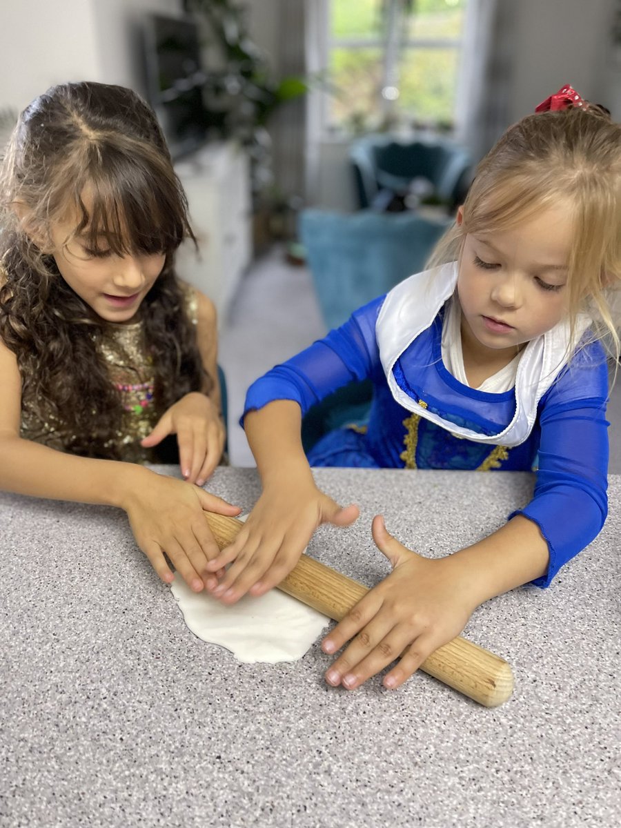 ace_reda's tweet photo. @hillwestprimary Team work Dorothy (Kingfishers) and Hannah (Owls). Math homework done ✅ https://t.co/2okq85s3Yg