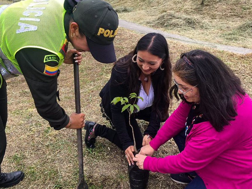 ARNColombia's tweet photo. En #Cundinamarca las personas en reintegración y reincorporación están comprometidas con la #PazTotal. Venecia, Cabrera, Fusagasugá, Mosquera, Cajicá y todo el departamento, reiteraron su compromiso a través de foros🗣️, siembra de árboles🌱y articulación con la comunidad🤝 https://t.co/PoNh1ugt2l