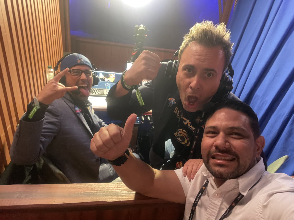 CarluisEM's tweet photo. Al fin en mi casa desde anoche y no aguante las ganas de preparar mi pedacito de espacio en casa. Fue un hermoso finde semana que ya recuerdo con mucha nostalgia pero feliz de todo lo vivido a pesar del viaje tan largo! Los quiero a todos!! ❤️ https://t.co/jJKK6nqyYP