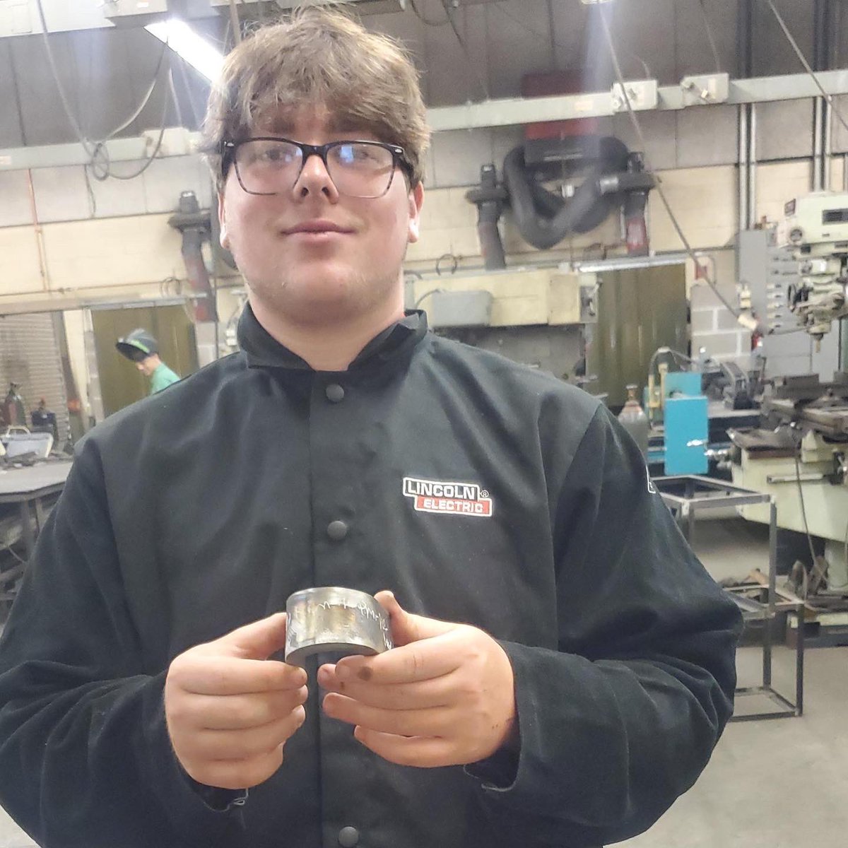 SSHSHawks's tweet photo. In Mr. Blancett’s welding classes, students get to do tons of things that they can use in their future careers or daily life. Check out this 3g open root bend test!
Student: Alex Elder
#jmcss #hawknation #weldingclass
@JMCSchools @EyeonAcademics @JMCSSInnovation @suptking https://t.co/CsCH0iClI5