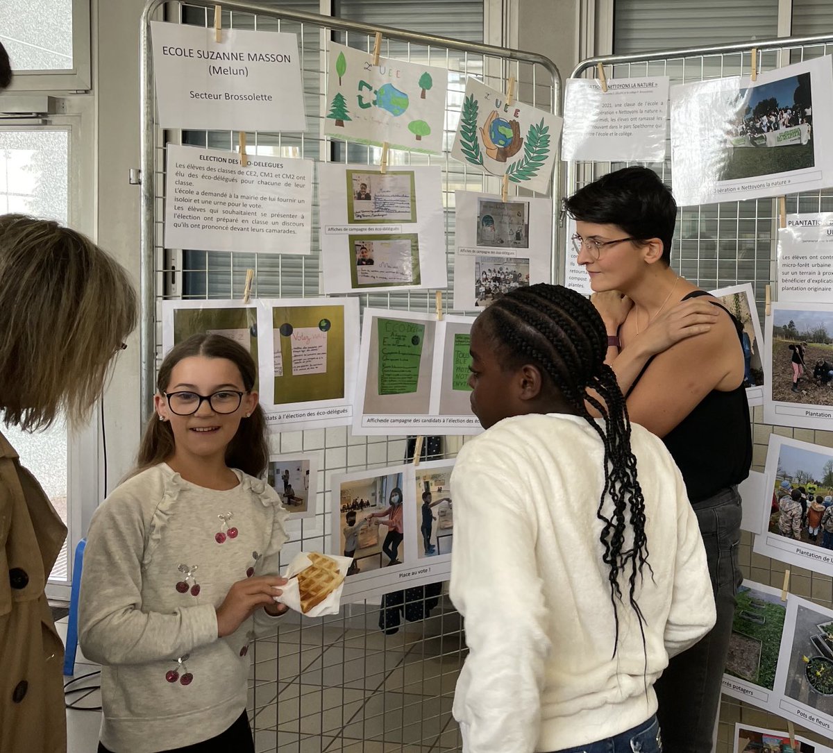 FlorenceGilat's tweet photo. Première cérémonie de remise des labels E3D au sein de la cité éducative de Melun / Le Mée sur Seine. Une belle dynamique collective portée par les élèves et les enseignants ! #edd ⁦@AcCreteil⁩ ⁦@pons_sophie⁩ @dsden77 https://t.co/h3QJ8qxtND