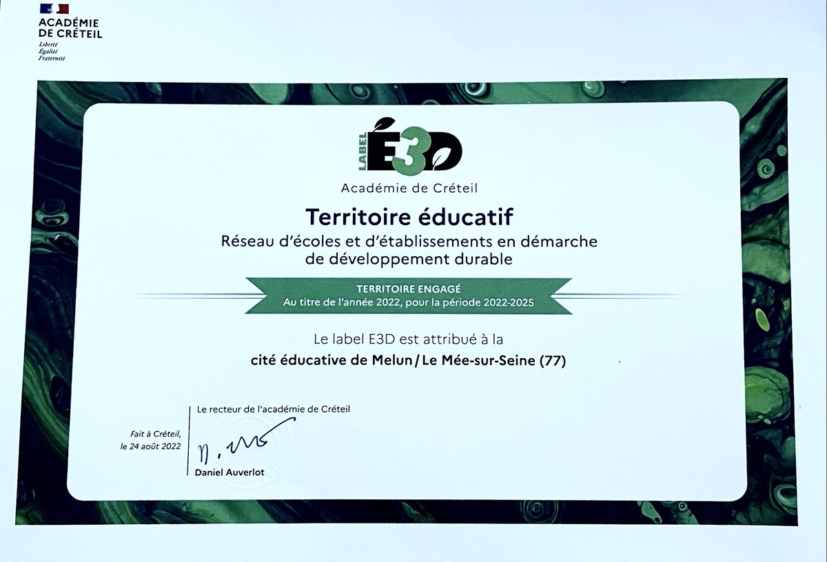 FlorenceGilat's tweet photo. Première cérémonie de remise des labels E3D au sein de la cité éducative de Melun / Le Mée sur Seine. Une belle dynamique collective portée par les élèves et les enseignants ! #edd ⁦@AcCreteil⁩ ⁦@pons_sophie⁩ @dsden77 https://t.co/h3QJ8qxtND
