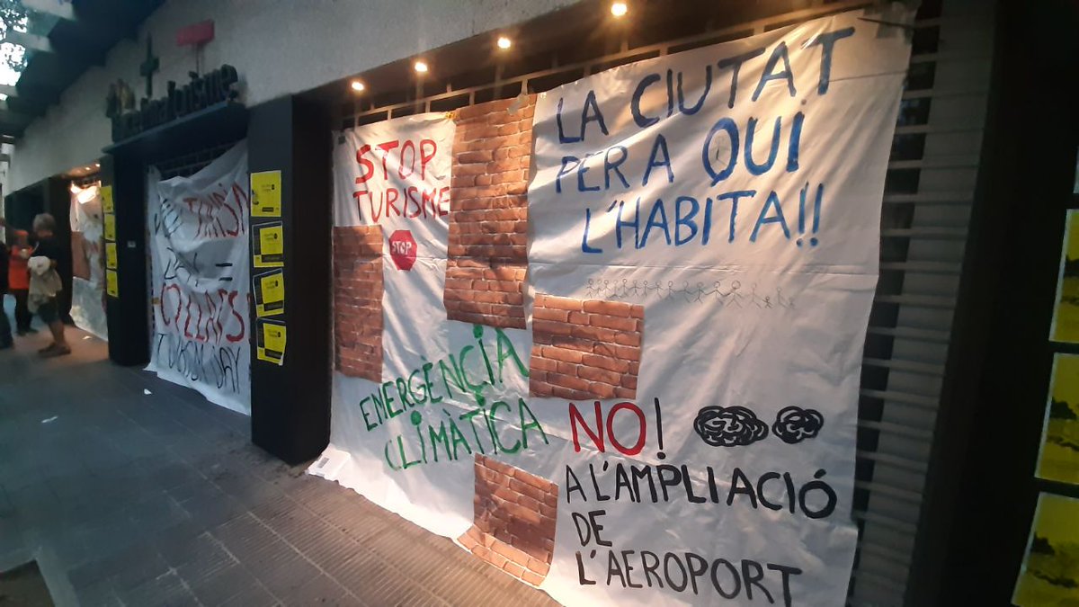 zeroportbcn's tweet photo. Més Barcelona i menys turisme!! Demanem no dedicar ni un € més a la promoció del turisme massiu i a la creació de grans infraestructures, allunyades de les necessitats socials i ambientals reals. #StopTurisme #Noalampliació #Stopcreuers
#CollapseTourismDay https://t.co/yQuKf9pVgc