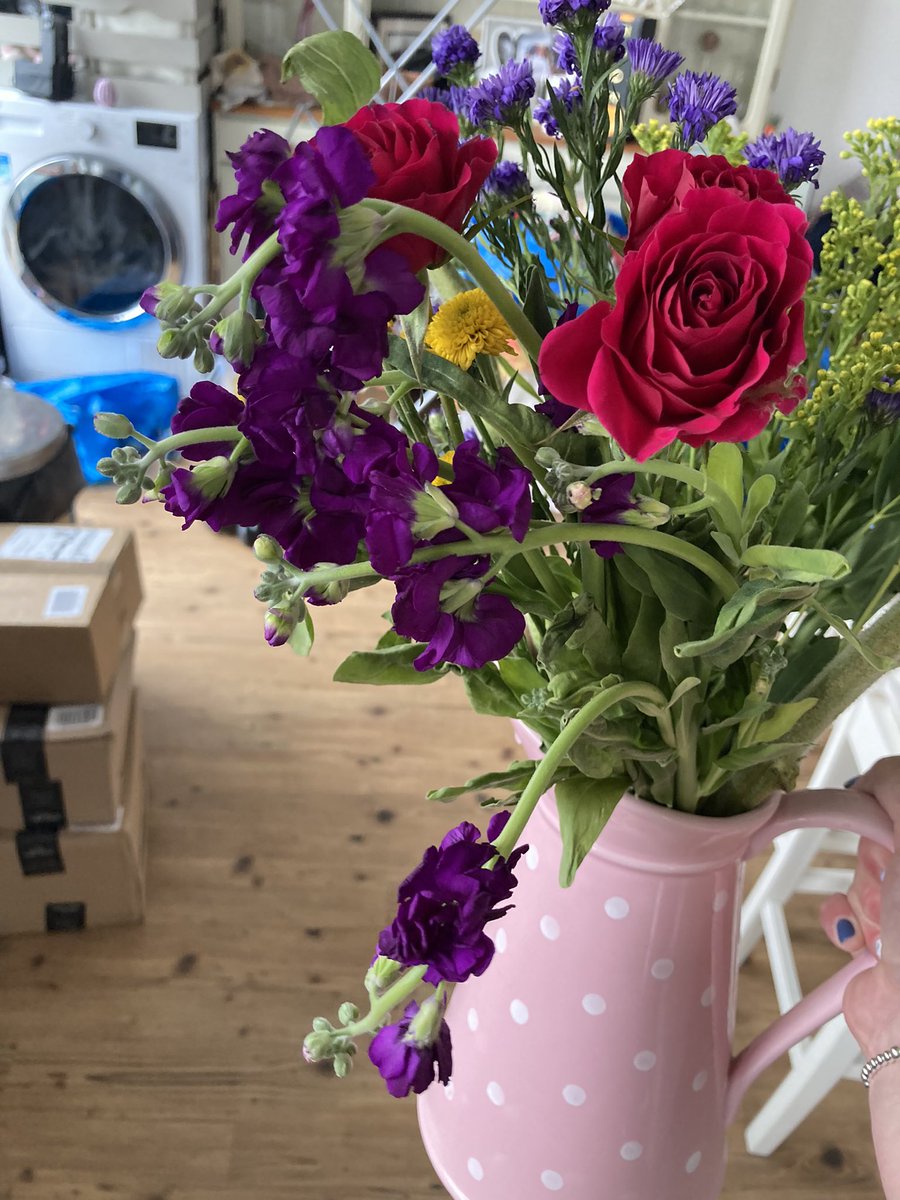 MrsWeyms's tweet photo. Flowers delivered for my birthday today from @marksandspencer - a bit disappointed in the quality #droopy #pasttheirbest https://t.co/oJWq7tk2cb