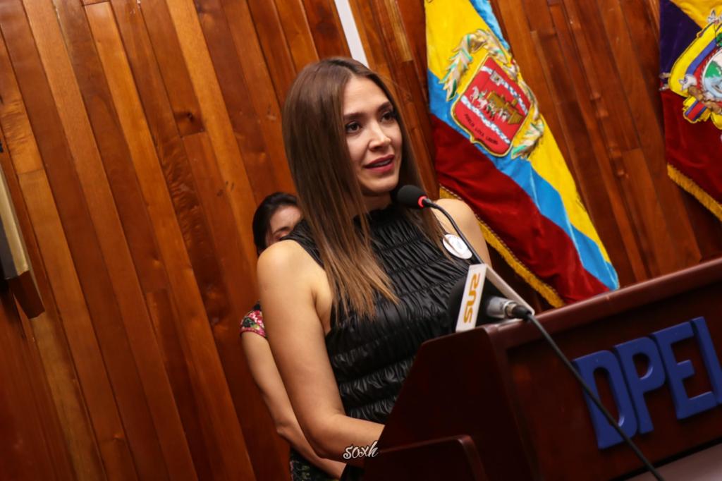 JackyNar's tweet photo. Las #Gacelas instauran su primera directiva, se solidifica como un club deportivo. Escuchaba en el discurso de la presidenta @PatoVelez7 los primeros pasos del equipo en el #running y me emociona reafirmar lo poderosa que es la voluntad femenina. https://t.co/f5mhNaVrB3
