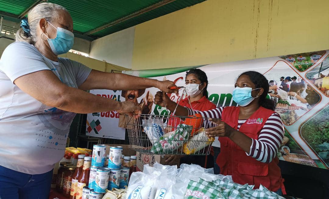 MinAlimenVen's tweet photo. #DeltaAmacuro | Misión Alimentación atendió a familias de varios sectores en el municipio #Tucupita https://t.co/BhPVrPiLdt #27Sep https://t.co/ATbJpUlpf3
