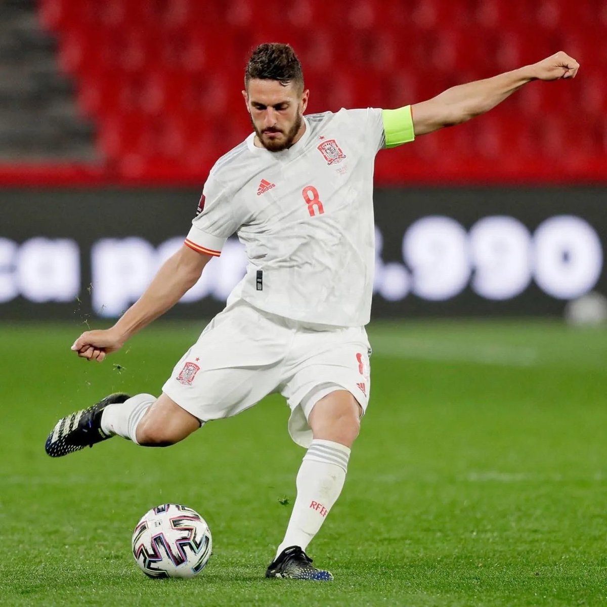 rubennatm's tweet photo. Otra vez capitán de la selección este tío y el sábado se convierte en el jugador con más partidos jugados en el Atleti pero que oye que no tiene nivel de primera división que me lo dice a mi CamavinismoRM https://t.co/Q4E9CQaWaW