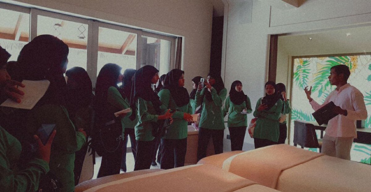 womenintechmv's tweet image. Girls from the R. Dhuvaafaru #CodeForClimate batch visited @JoaliMaldives resort to understand their way of life and the work they do on #climateChange . Thank you team Joali for hosting them ❤️