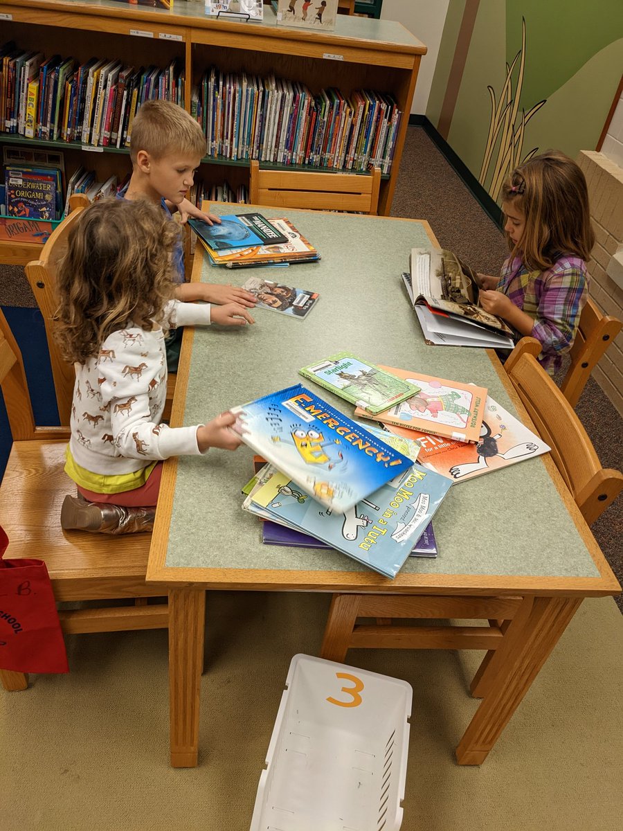 os_librarian's tweet image. 1st was using books to practice fiction vs nonfiction today! #libraryskills #handsonlearning