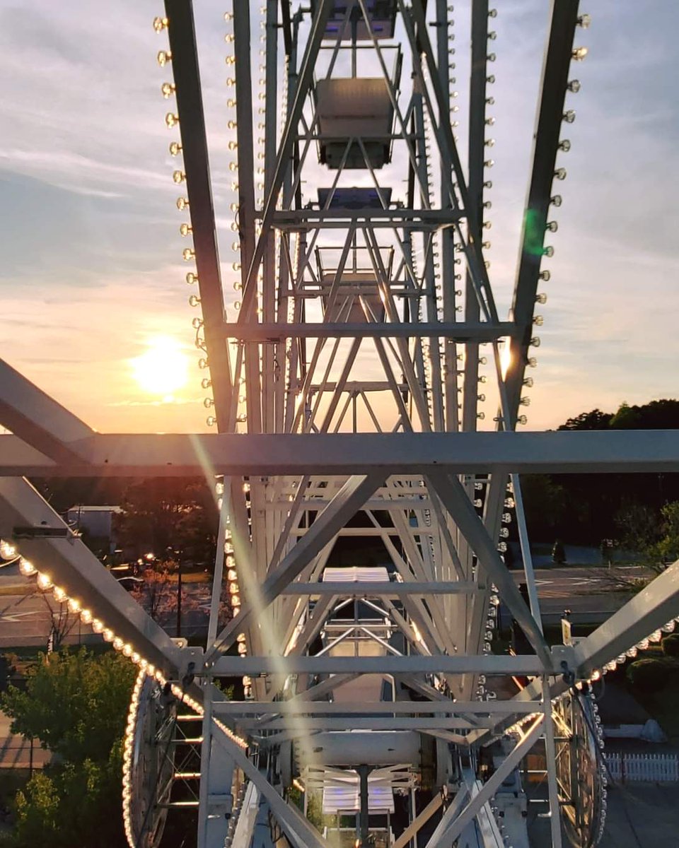 FunSpotAtlanta's tweet image. Here's a look back at a beautiful view we snapped of our Ferris Wheel! Enjoy a day of fun at our park, we will be open this weekend for you to explore! To save $5 off your Fun Pass, visit: bit.ly/save5ATL

#funspotamerica #funspotatlanta #FindYourFun