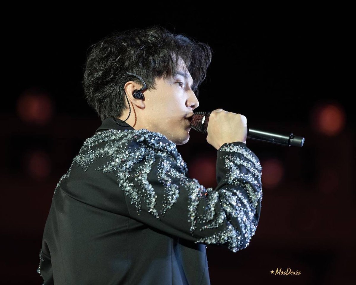 Marydrs2's tweet photo. @London_Dear1983 @dimash_official We are Choosing life !
#TheStoryOfOneSky by @dimash_official 
It doesn't get any better than this. This is art at it's highest form. #NewMV https://t.co/1TXJdunTIG