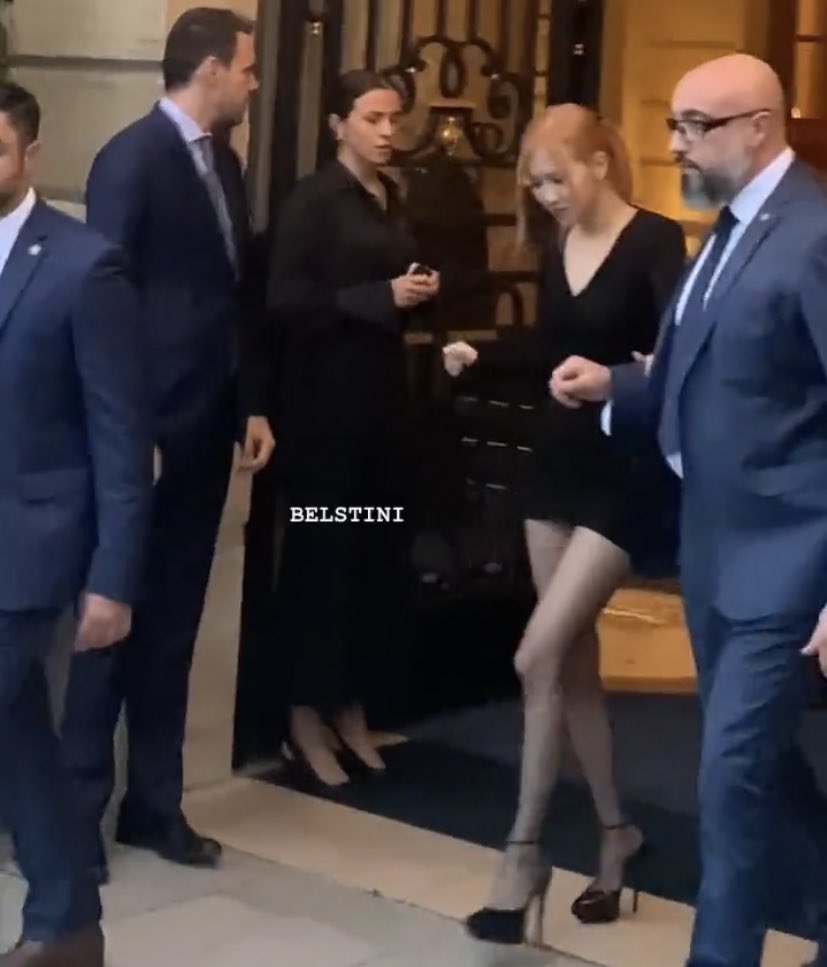 rosoloist's tweet photo. She look stunning! The heels, the ponytail and that dress!

ROSÉ SAINT LAURENT PFW  #ROSÉBrilleEnSaintLaurent #SaintLaurentSS23 @YSL https://t.co/VP1hSwZCLQ