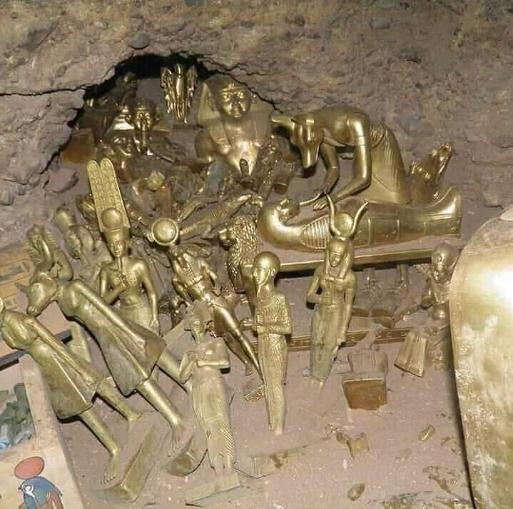 ولنا تحت الأرض أجدادنا نسأل الله رؤيتهم.