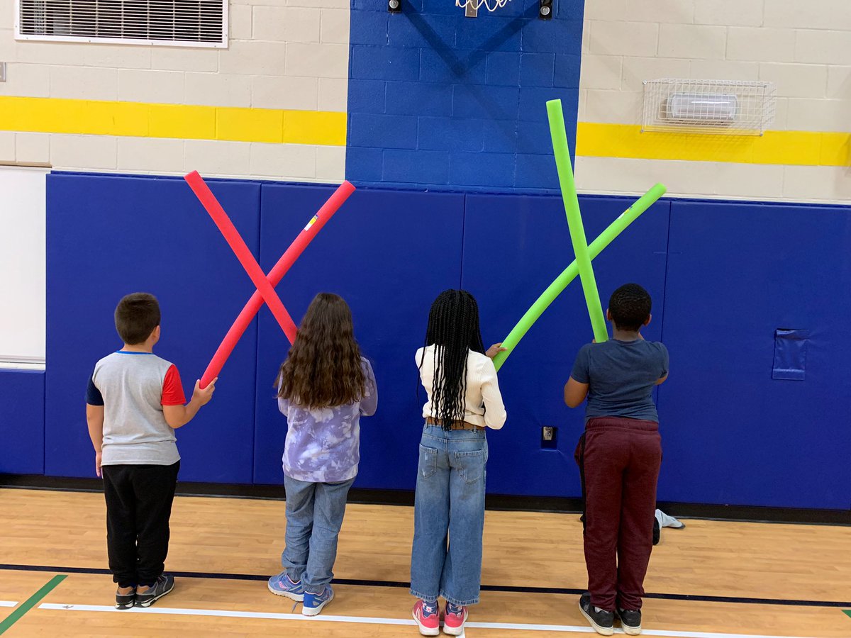 1Teaches2Learn's tweet photo. Classic game of tag with a twist! Freezers &amp; Melters: if you’re touched with a green noodle you are frozen… but if you’re frozen and touched with a red noodle, you have been melted and are free again!  🥶🥵 https://t.co/a3Cb8vlHOm