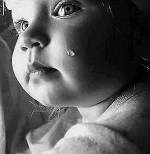 سكوتك عما لا يرضيك، إخفاءك ما أتعبك، تغاضيك، تحمّلك، كتمانك، جميعها صلابة لم تؤلم أحدًا سواك...
انتبه لنفسك ♥️
#بوح_آخر_الليل