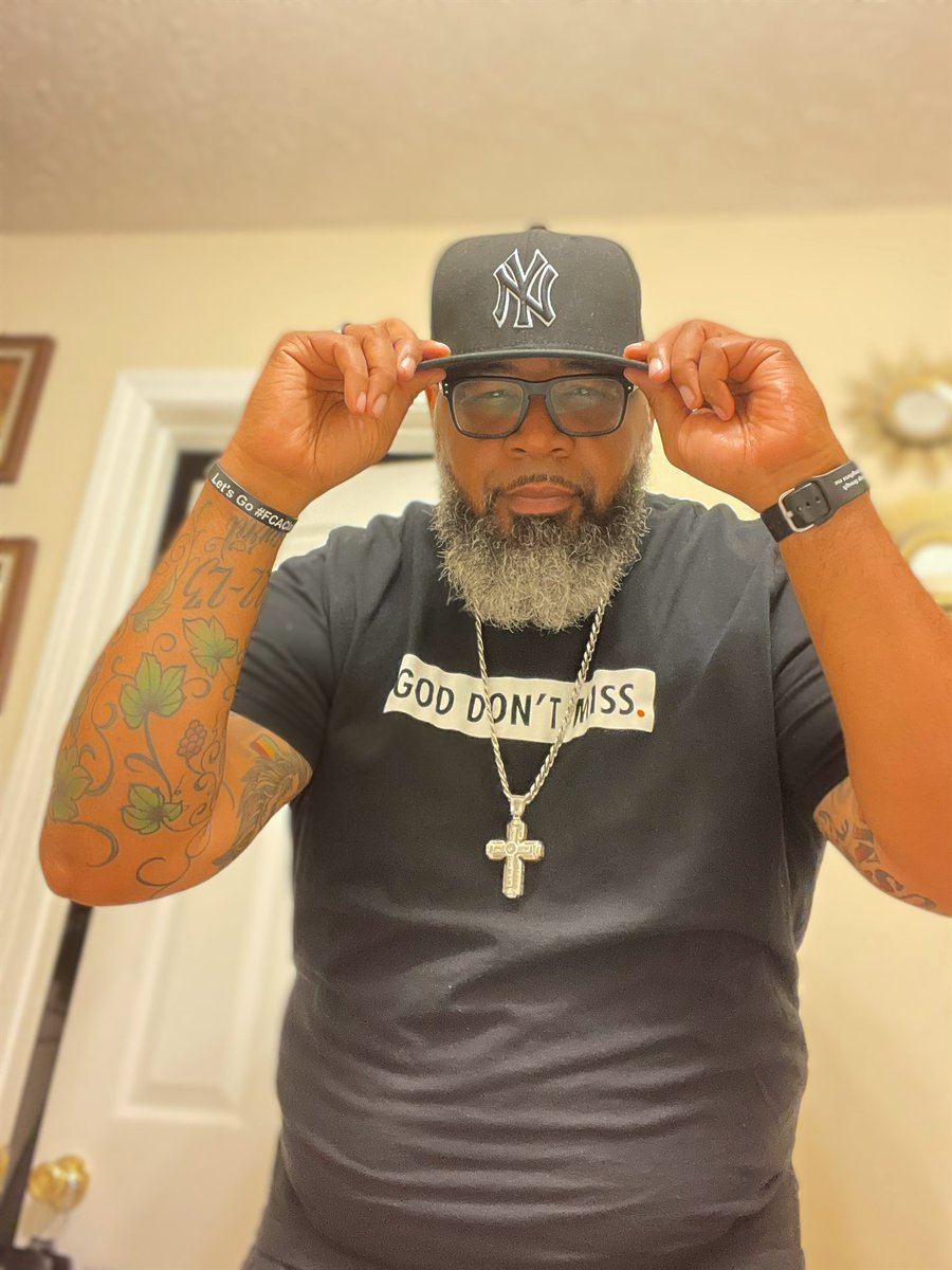 DaryleLSmith's tweet photo. Serving Other’s Drip
#YankeesFit #Lebron19 #LooneyTunes #GodDontMiss  @ahmiryoung 
 @uncle_rjs 
@KidFromTheX @CallMeCoachVP @LiCkMyJs @TheDon8708 @5aluteMeImPaige @LexxDaTurtle @mizz_tae @mdeeeeee_ @LadySideshow @MagMr44 @CoachWes03 @ALilBitOfEryn @IngloriousGUIDO
@kp0pkicks https://t.co/QxxvdkV2fb