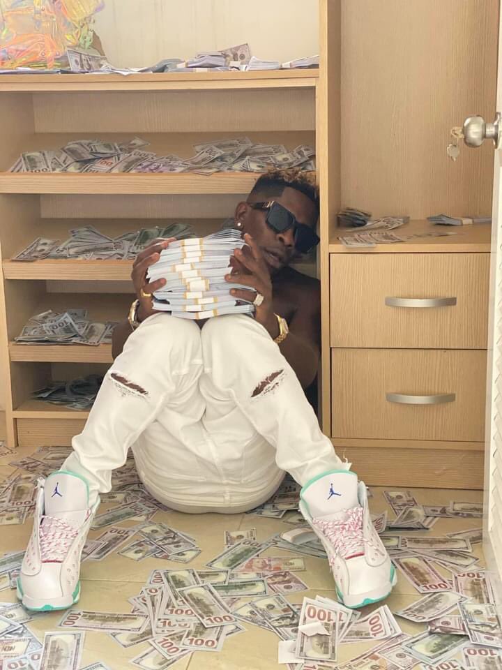 BbySnitch's tweet photo. The first Ghanaian artist to do this no cap 🧢 @shattawalegh https://t.co/QaQN1e4NFq